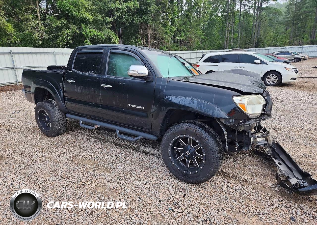 2015 Toyota Tacoma V6 VIN:3TMLU4EN6FM186825 - 4