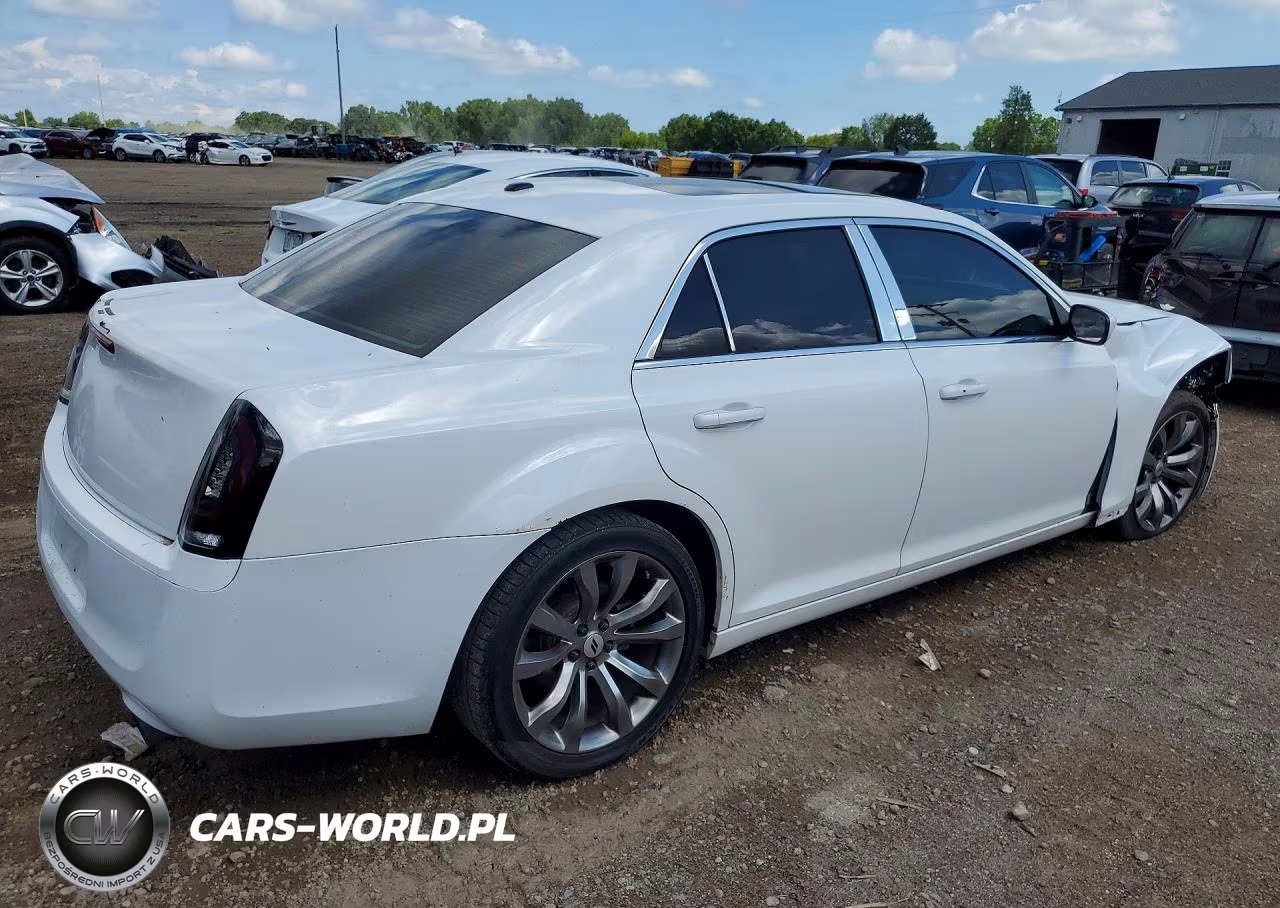 2013 Chrysler 300 VIN:2C3CCAAG2DH530093 - 3