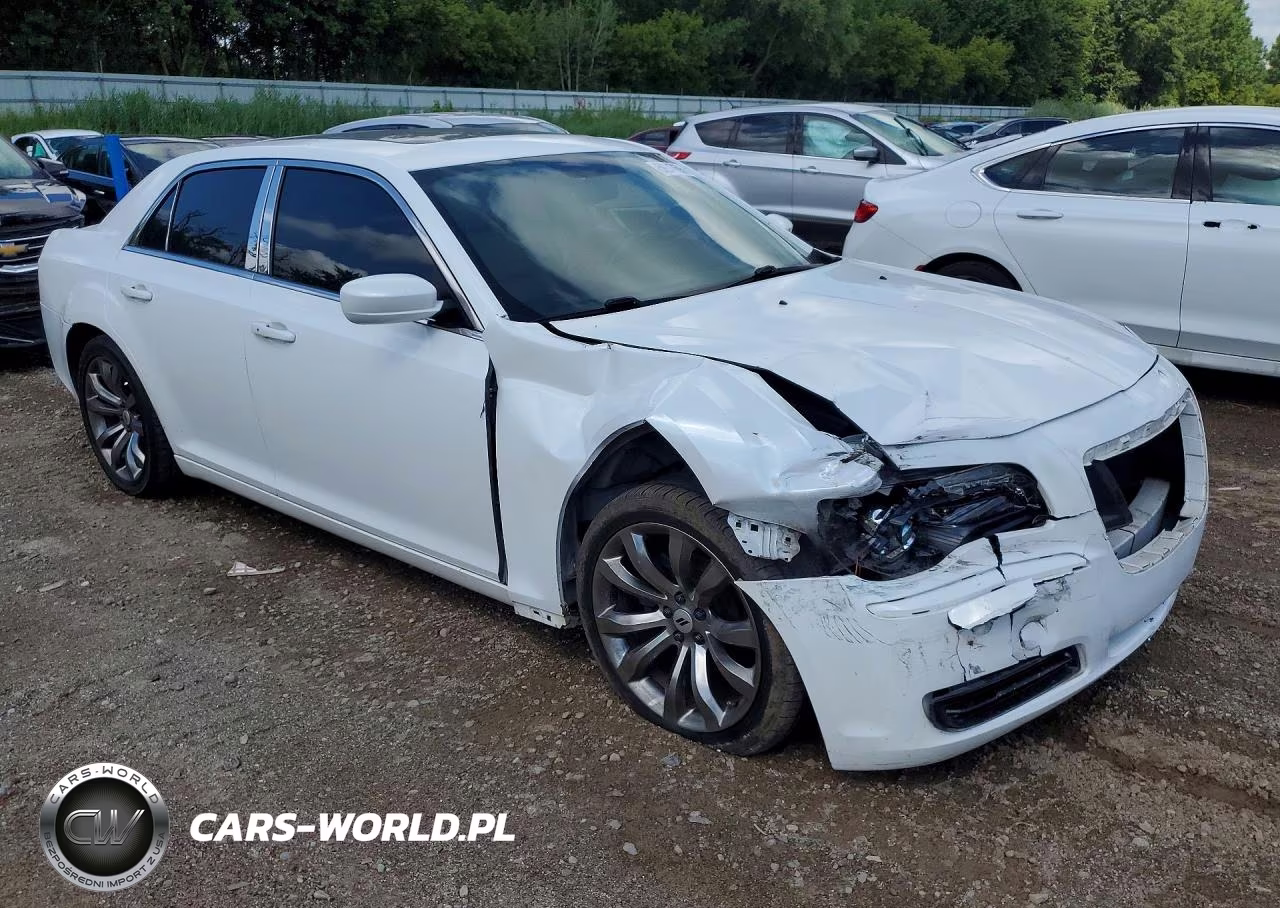 2013 Chrysler 300 VIN:2C3CCAAG2DH530093 - 4