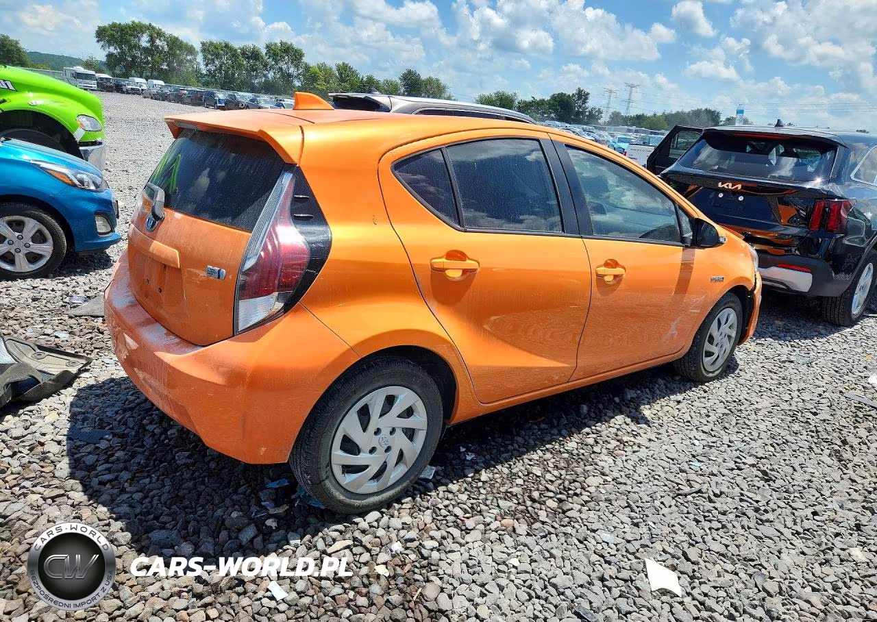 2015 Toyota Prius C One VIN:JTDKDTB35F1099651 - 3