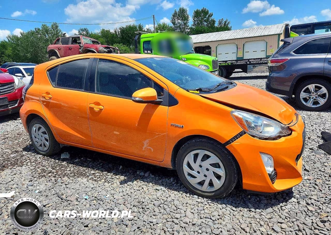 2015 Toyota Prius C One VIN:JTDKDTB35F1099651 - 4