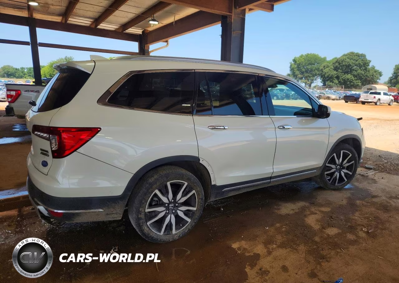 2019 Honda Pilot Touring VIN:5FNYF6H63KB068343 - 3