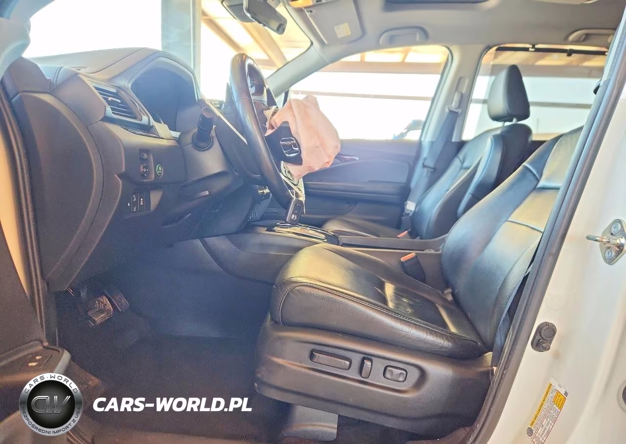 2019 Honda Pilot Touring VIN:5FNYF6H63KB068343 - 7