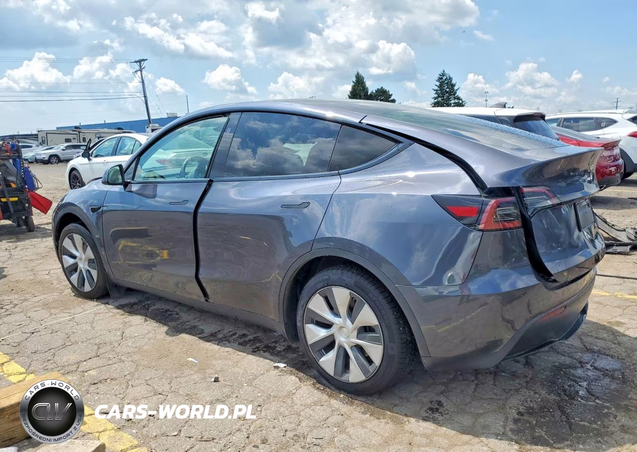 2023 Tesla Model Y VIN:7SAYGAEE4PF834022 - 2