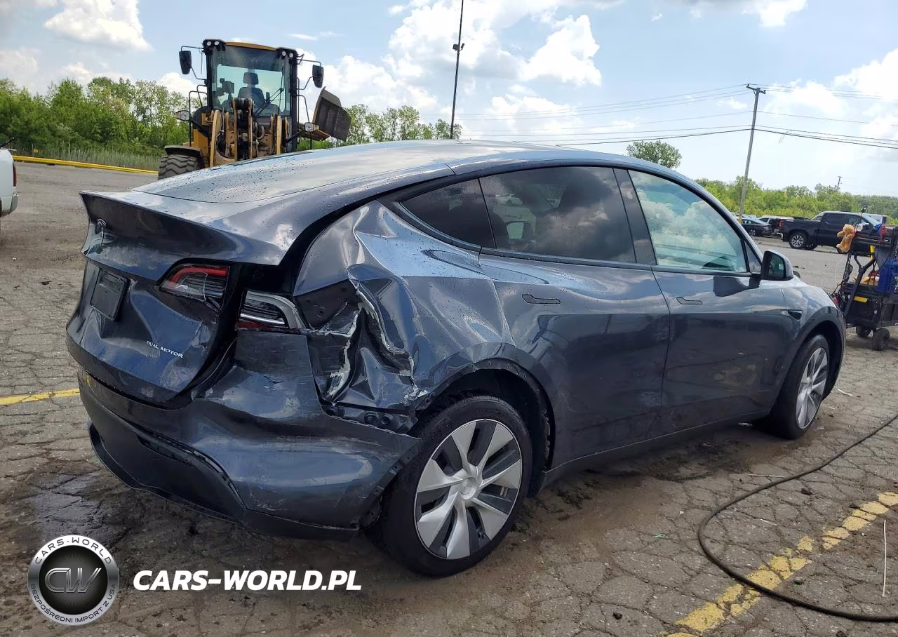 2023 Tesla Model Y VIN:7SAYGAEE4PF834022 - 3