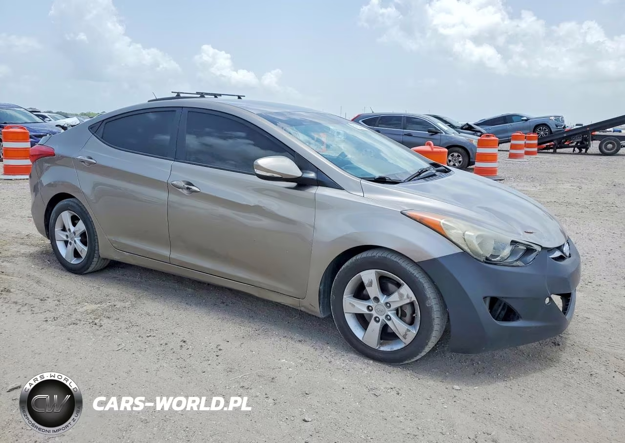2013 Hyundai Elantra Gls VIN:5NPDH4AE3DH355569 - 4