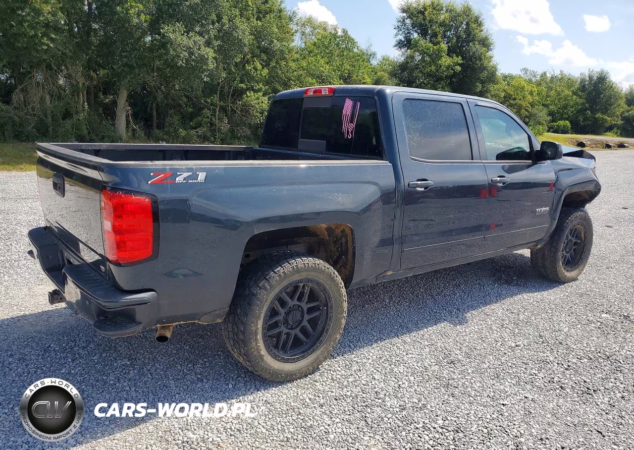 2018 Chevrolet Silverado K1500 Lt VIN:3GCUKREC1JG432063 - 3