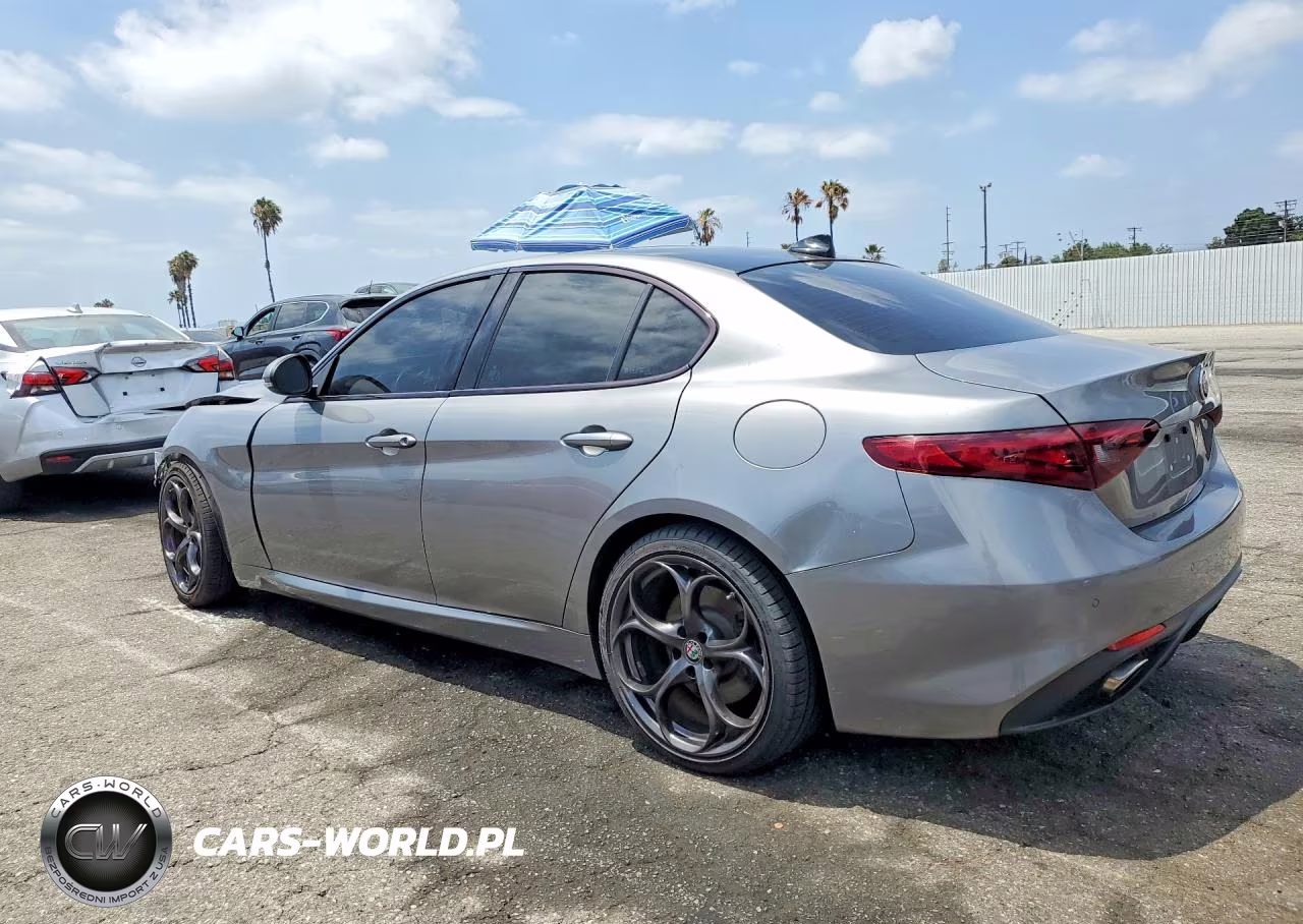 2018 Alfa Romeo Giulia Ti VIN:ZARFAECN2J7583021 - 2