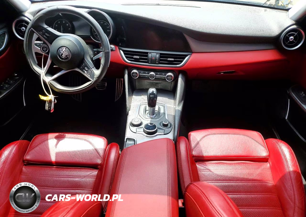 2018 Alfa Romeo Giulia Ti VIN:ZARFAECN2J7583021 - 8