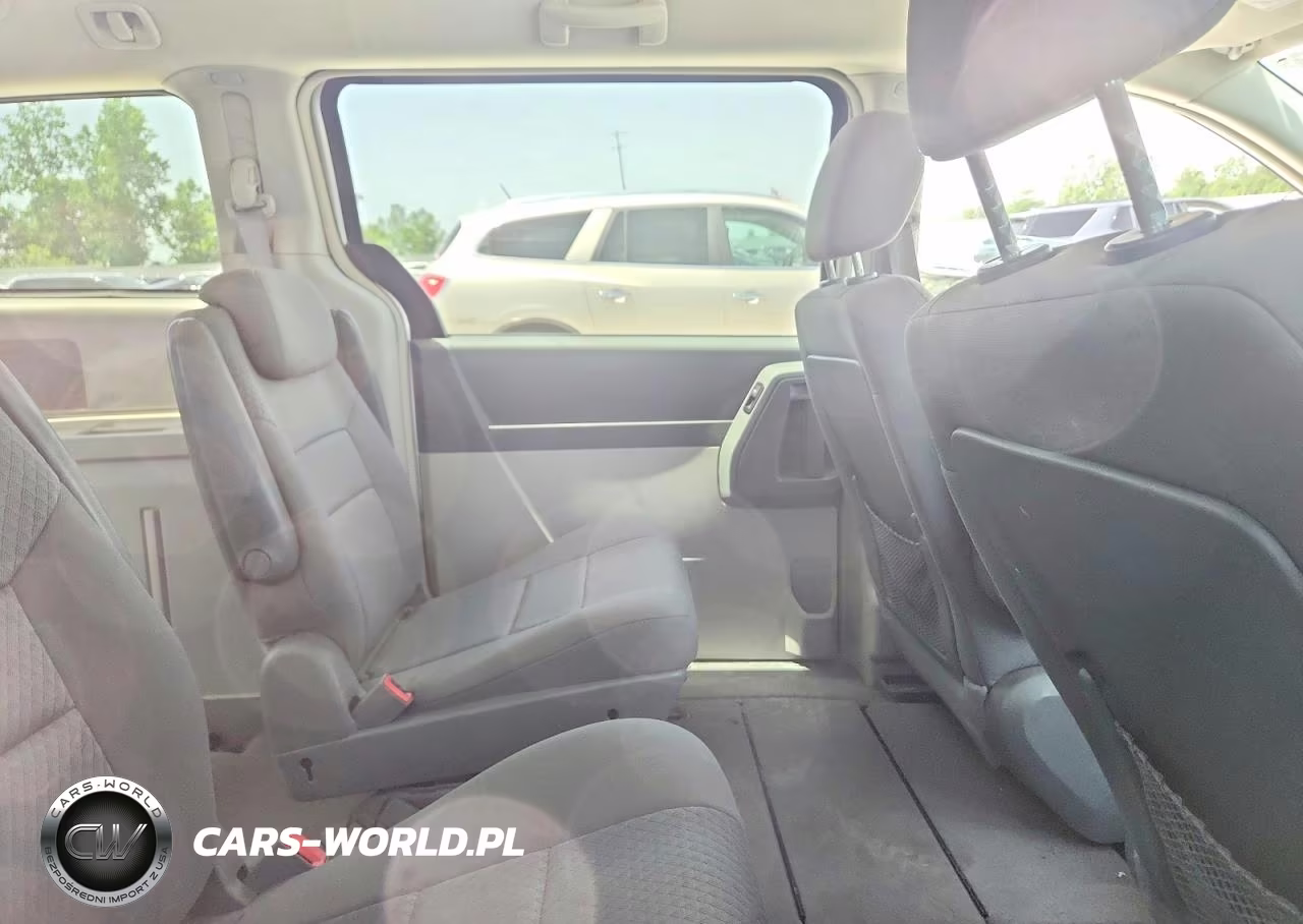2010 Chrysler Town & Country Touring VIN:2A4RR5D16AR226591 - 11