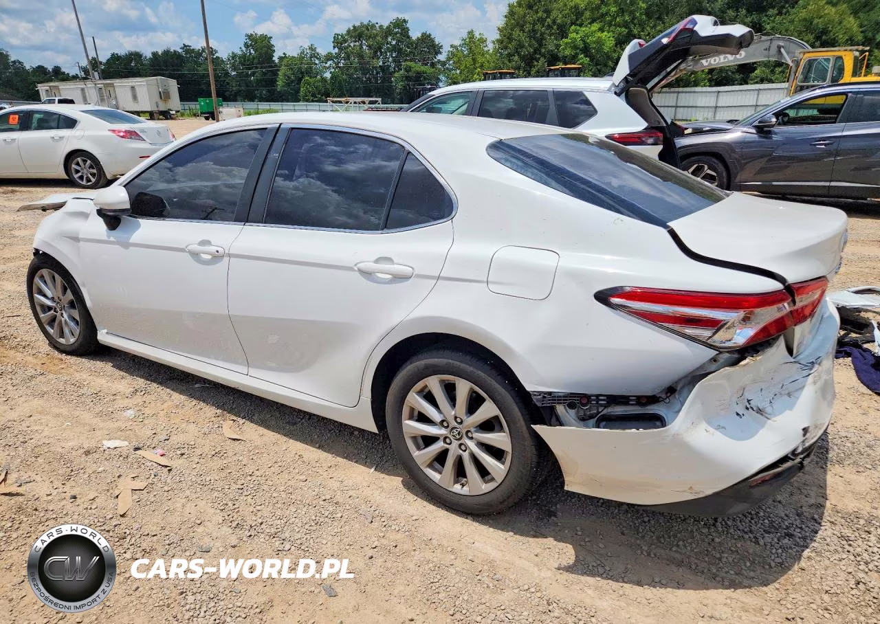 2018 Toyota Camry Le VIN:4T1B11HK2JU642792 - 2