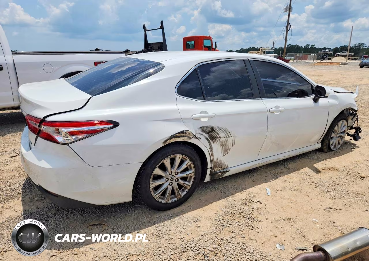 2018 Toyota Camry Le VIN:4T1B11HK2JU642792 - 3