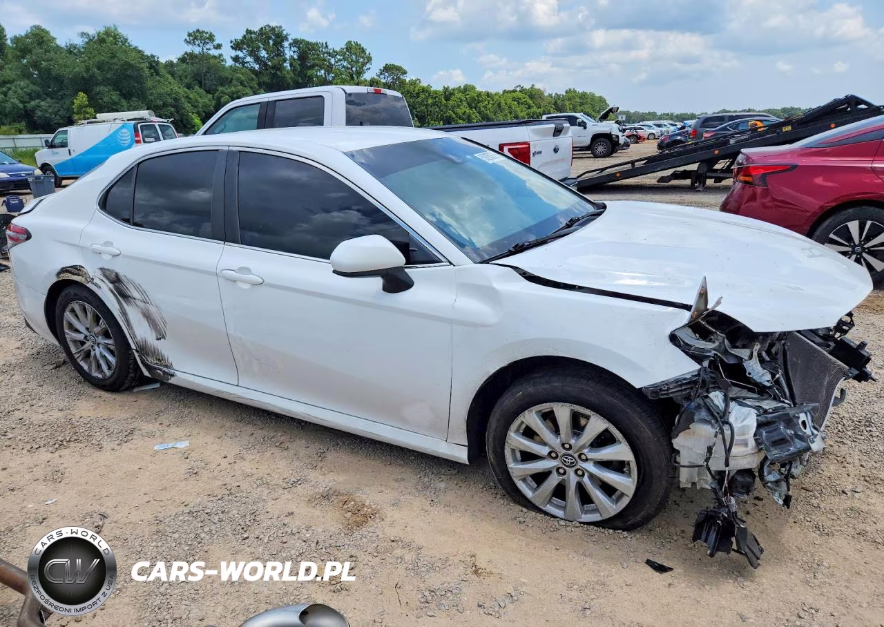 2018 Toyota Camry Le VIN:4T1B11HK2JU642792 - 4