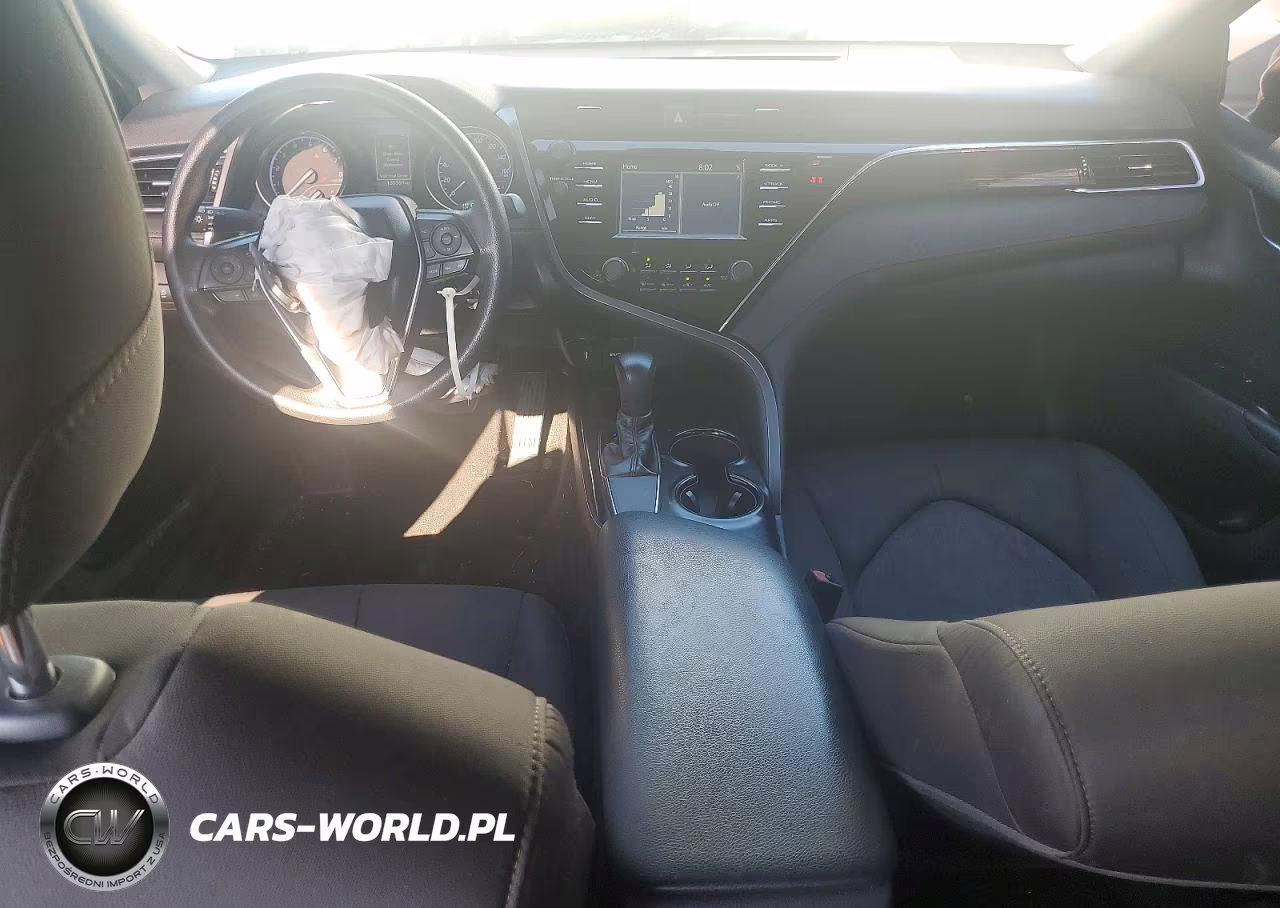 2018 Toyota Camry Le VIN:4T1B11HK2JU642792 - 8