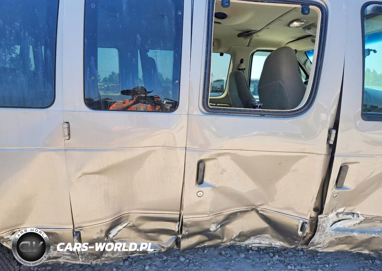 2003 Ford Econoline E350 Super Duty Wagon VIN:1FMNE31S73HB17651 - 11