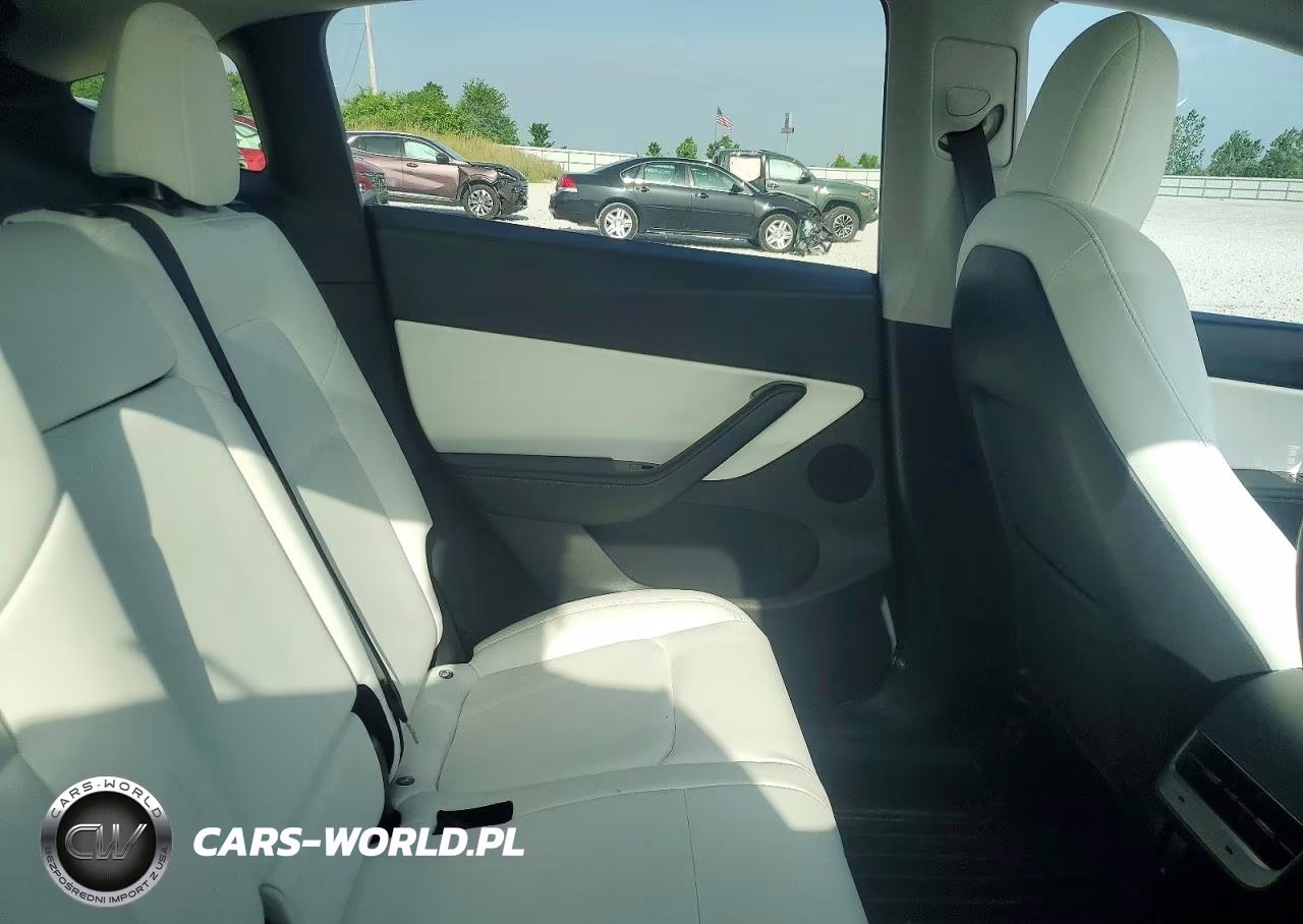 2020 Tesla Model Y VIN:5YJYGDEE2LF025630 - 10