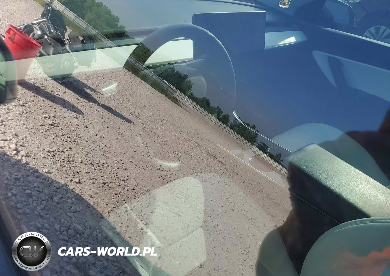 2020 Tesla Model Y VIN:5YJYGDEE2LF025630 - 8
