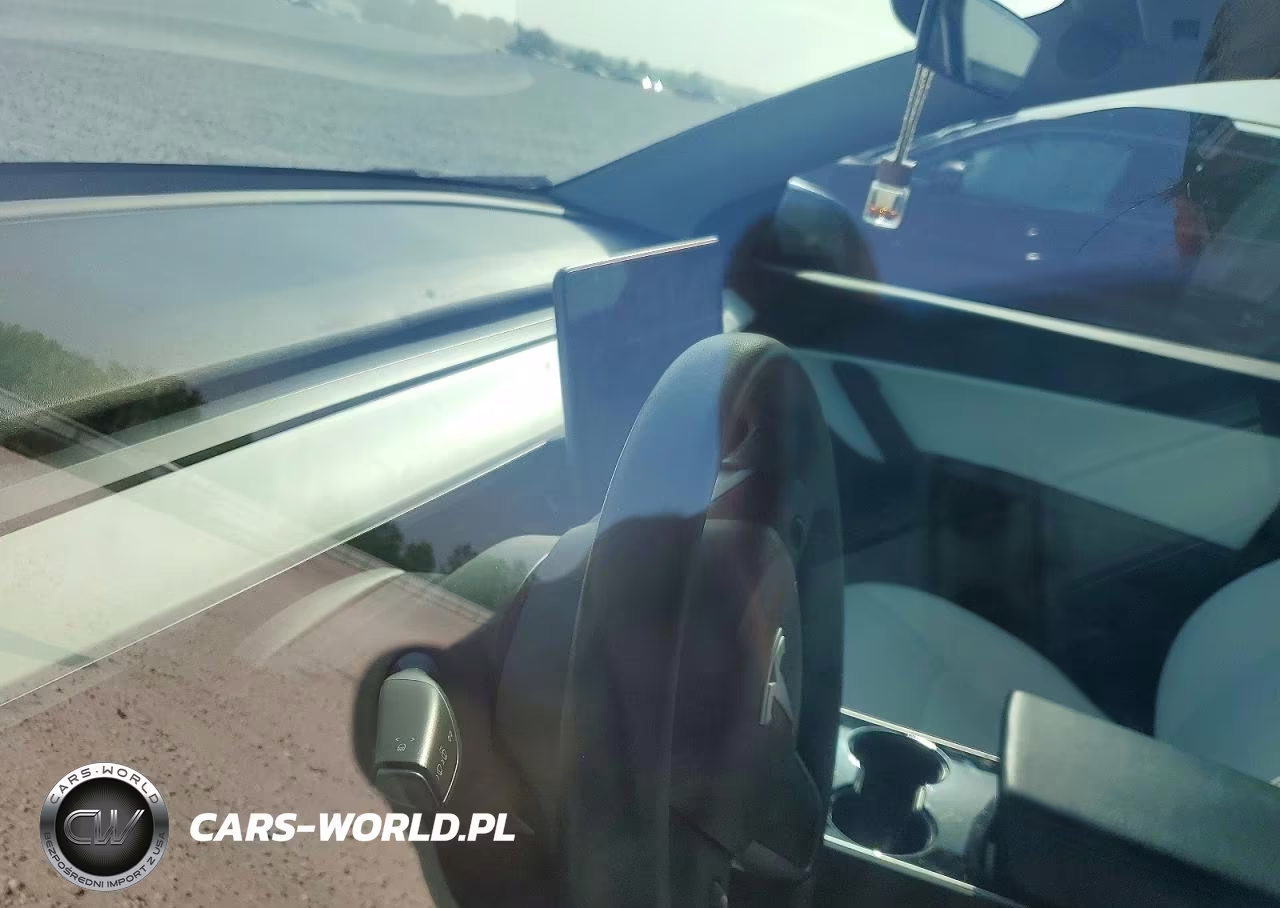 2020 Tesla Model Y VIN:5YJYGDEE2LF025630 - 9