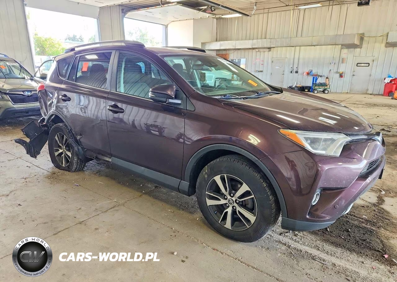 2017 Toyota Rav4 Xle VIN:2T3RFREVXHW688952 - 4