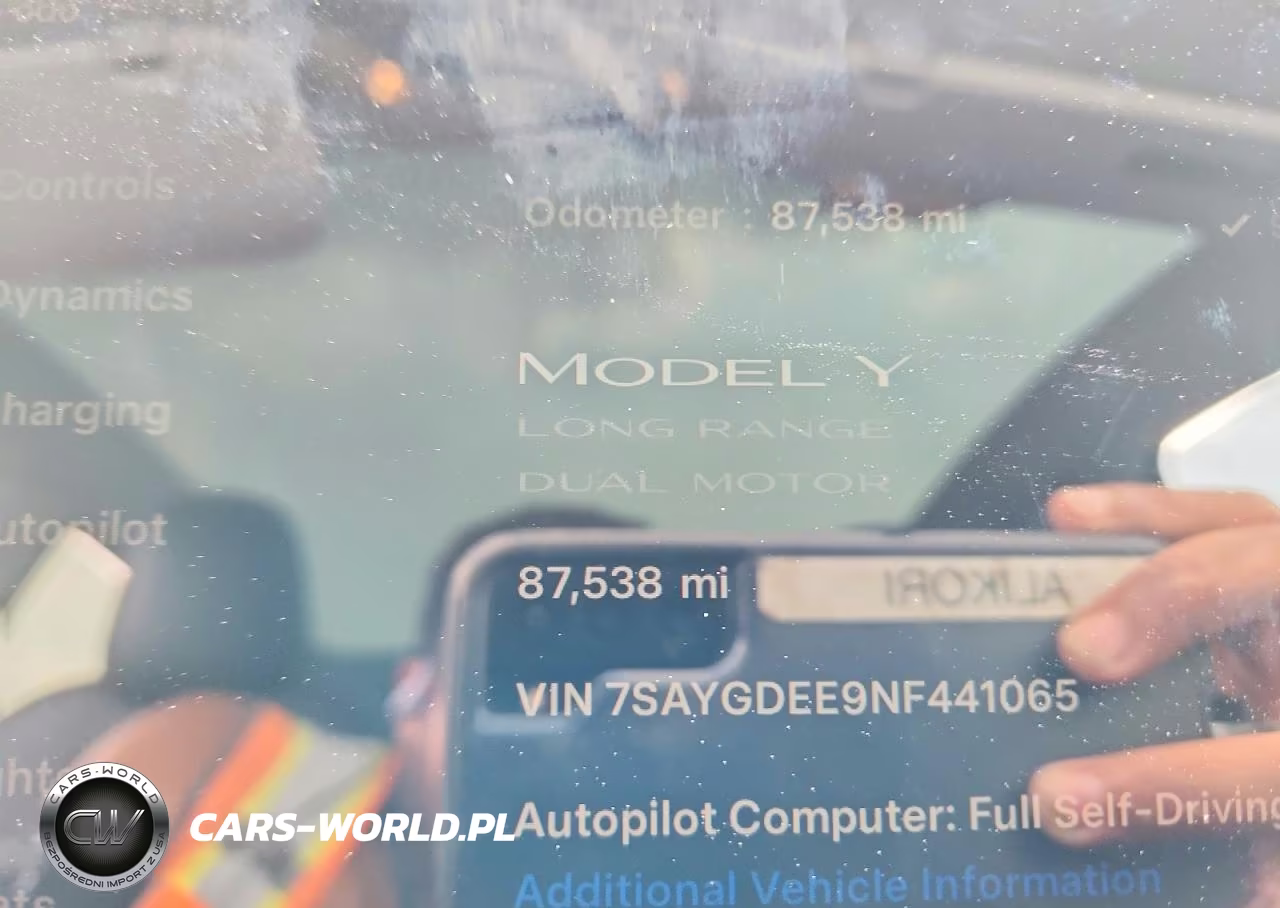 2022 Tesla Model Y VIN:7SAYGDEE9NF441065 - 9