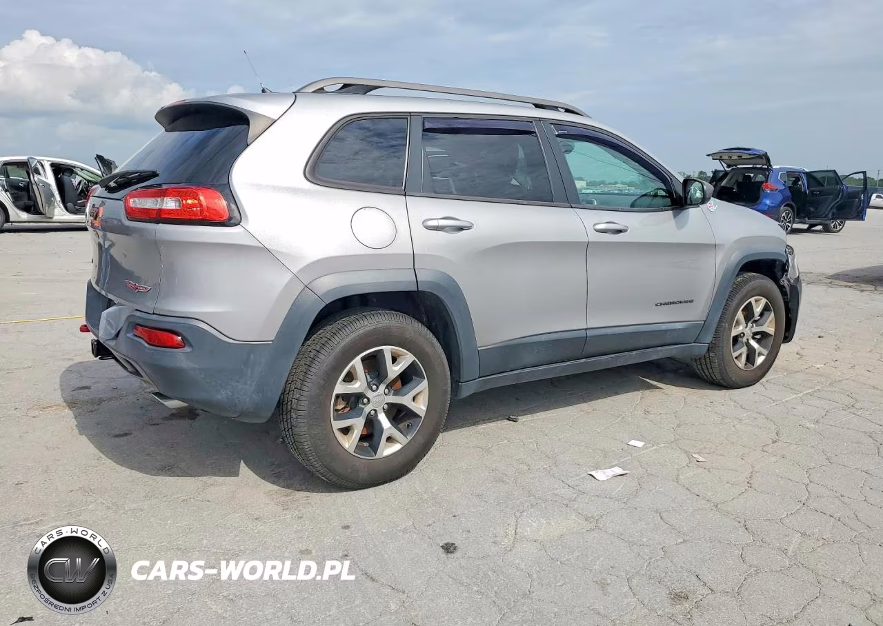 2015 Jeep Cherokee Trailhawk VIN:1C4PJMBS3FW615651 - 3