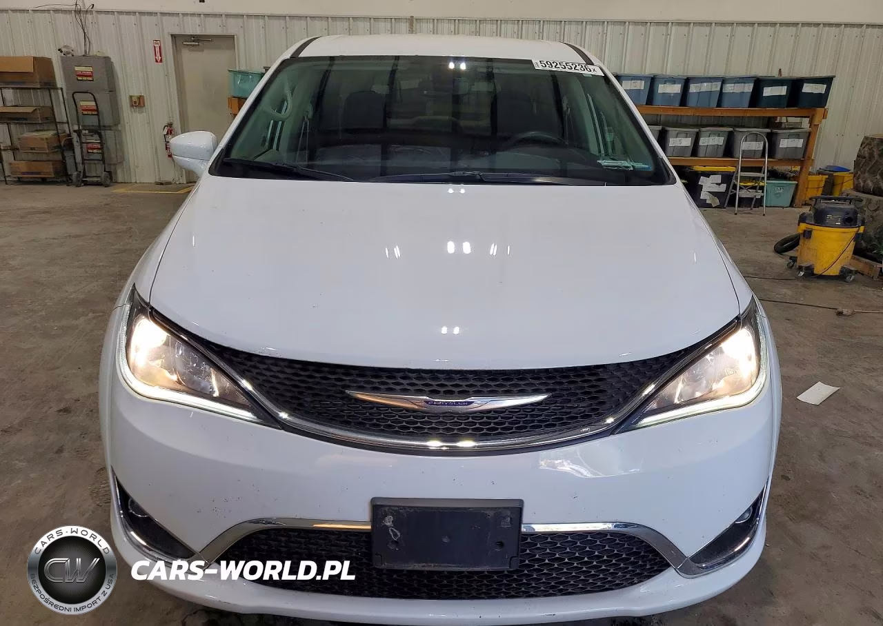 2020 Chrysler Pacifica Touring VIN:2C4RC1FG2LR158892 - 5