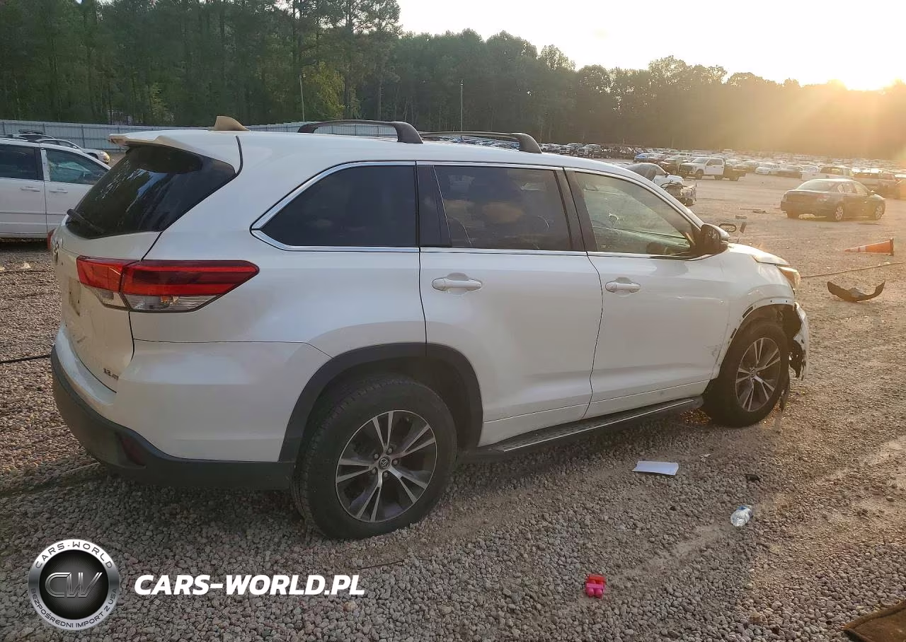 2017 Toyota Highlander Le Plus VIN:5TDBZRFH4HS452610 - 3