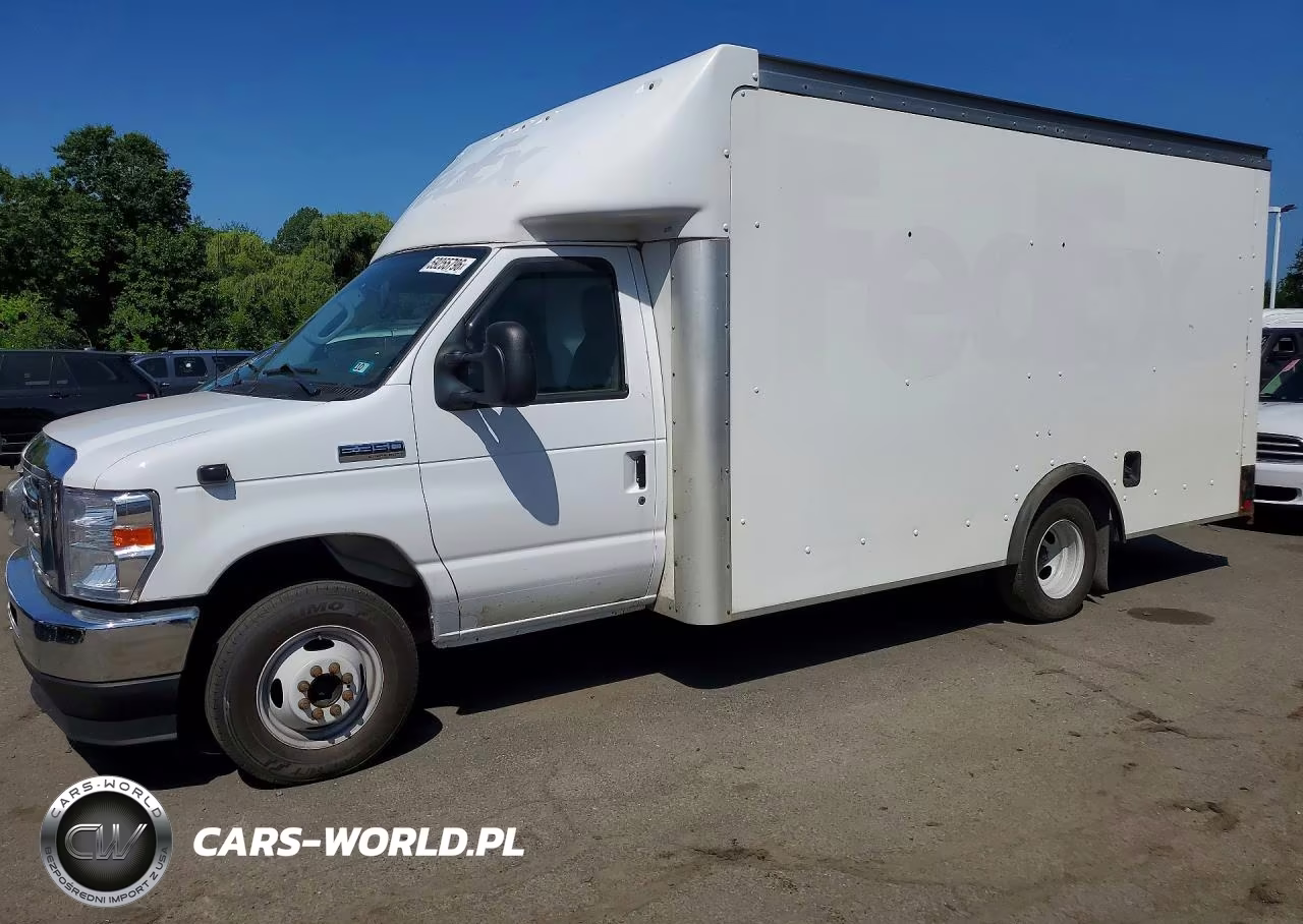2022 Ford Econoline E350 Super Duty Cutaway Van – zdjęcie 1 z 13