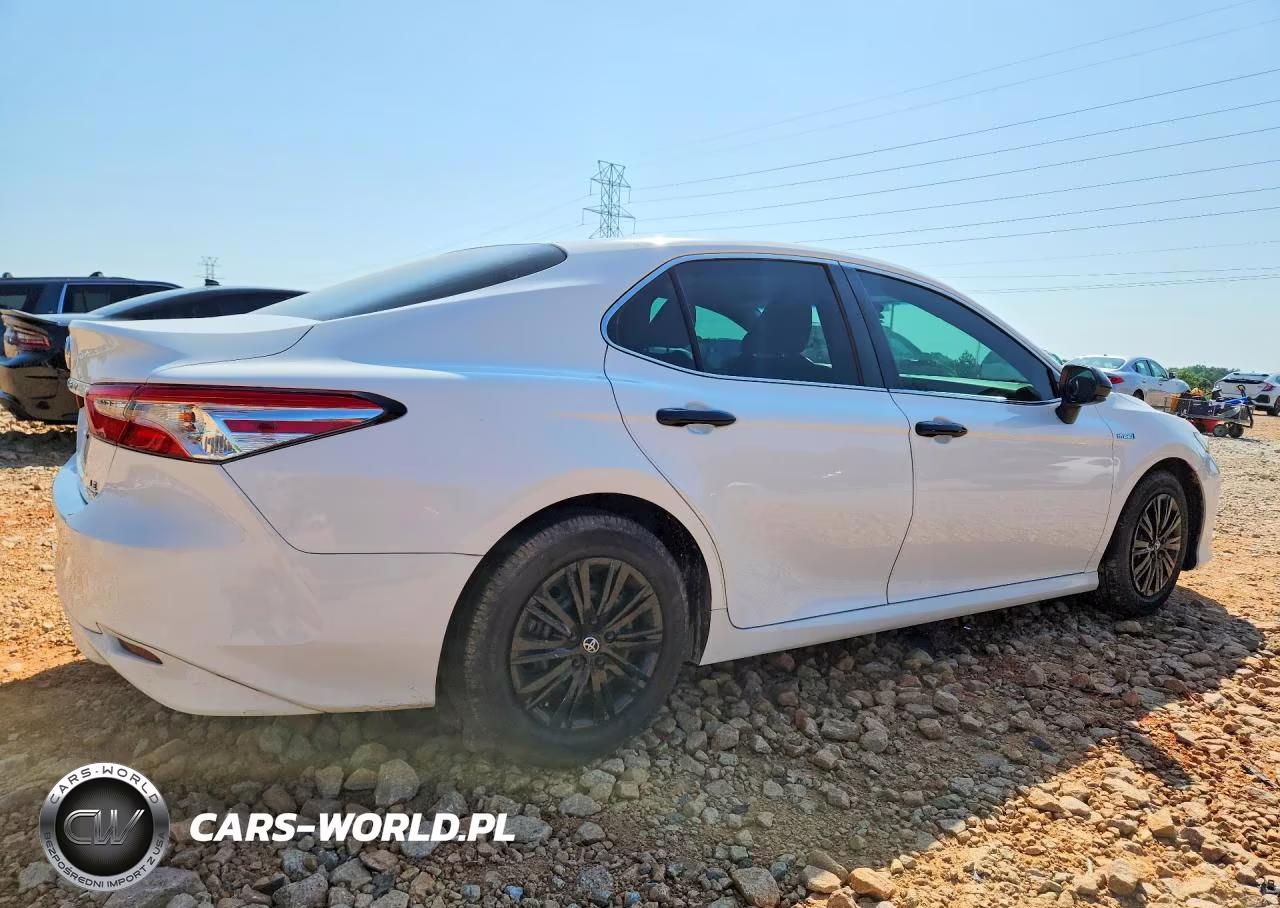2018 Toyota Camry Le VIN:4T1B31HKXJU502855 - 3