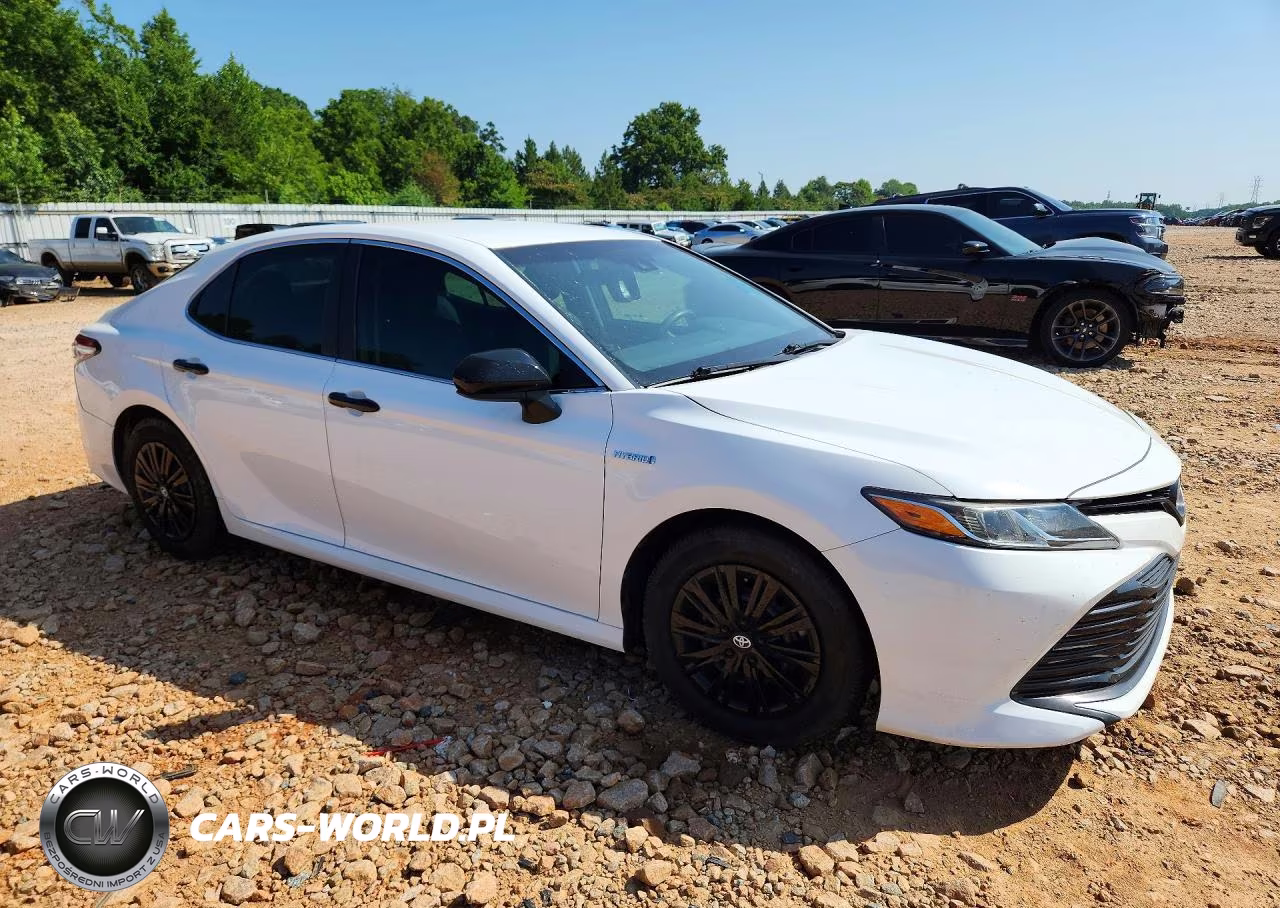 2018 Toyota Camry Le VIN:4T1B31HKXJU502855 - 4