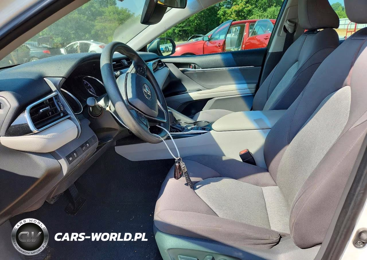 2018 Toyota Camry Le VIN:4T1B31HKXJU502855 - 7
