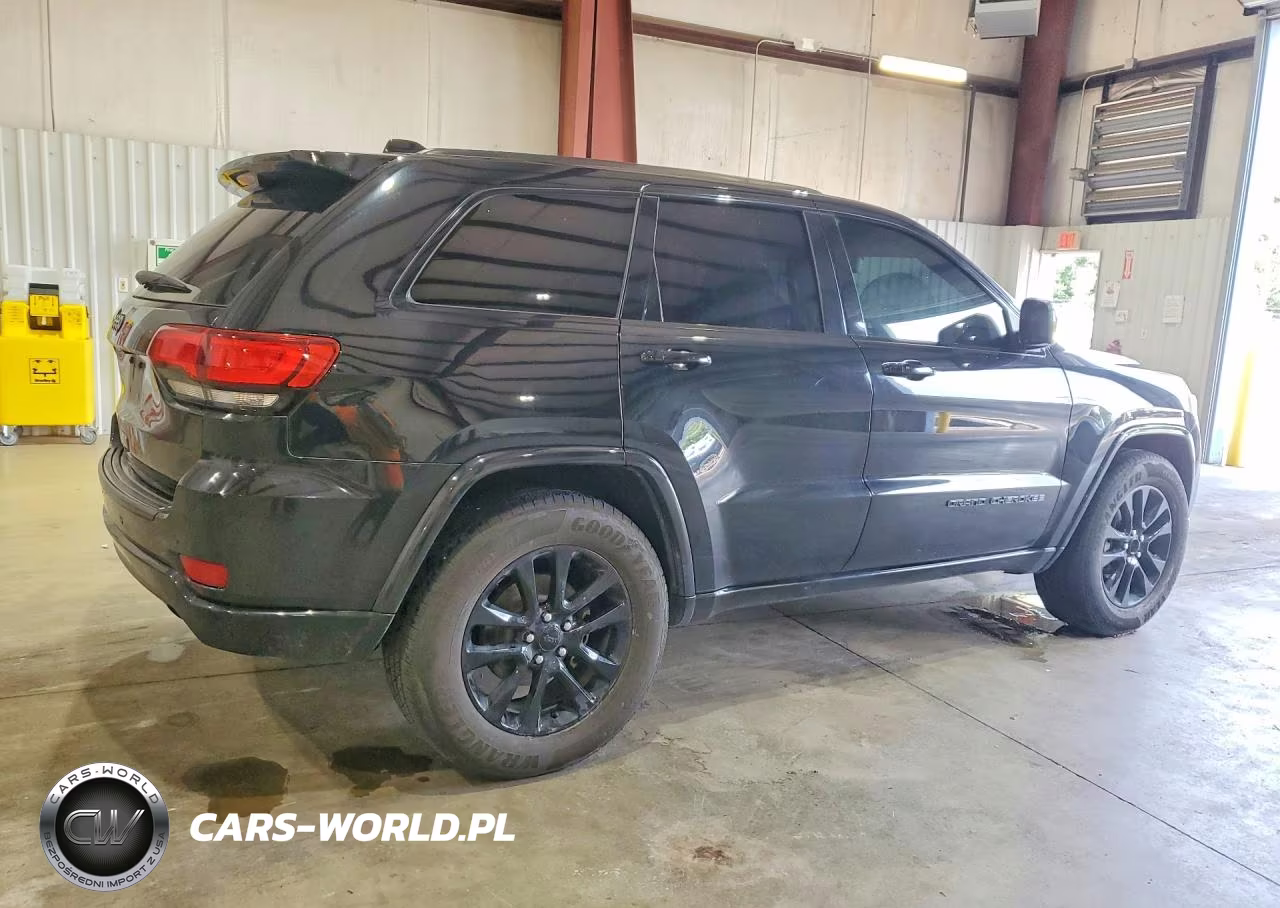 2019 Jeep Grand Cherokee Laredo VIN:1C4RJEAG2KC580740 - 3