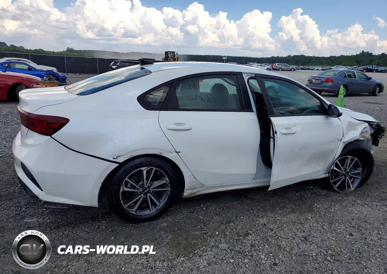2023 Kia Forte Lxs VIN:3KPF24AD2PE530680 - 3