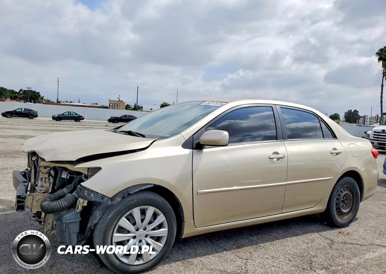 2013 Toyota Corolla Le – zdjęcie 1 z 12
