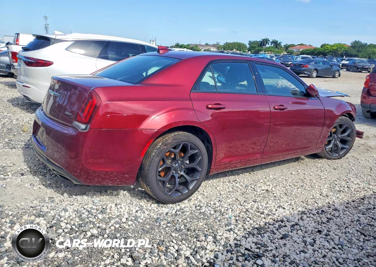 2019 Chrysler 300 S VIN:2C3CCABG5KH654015 - 3