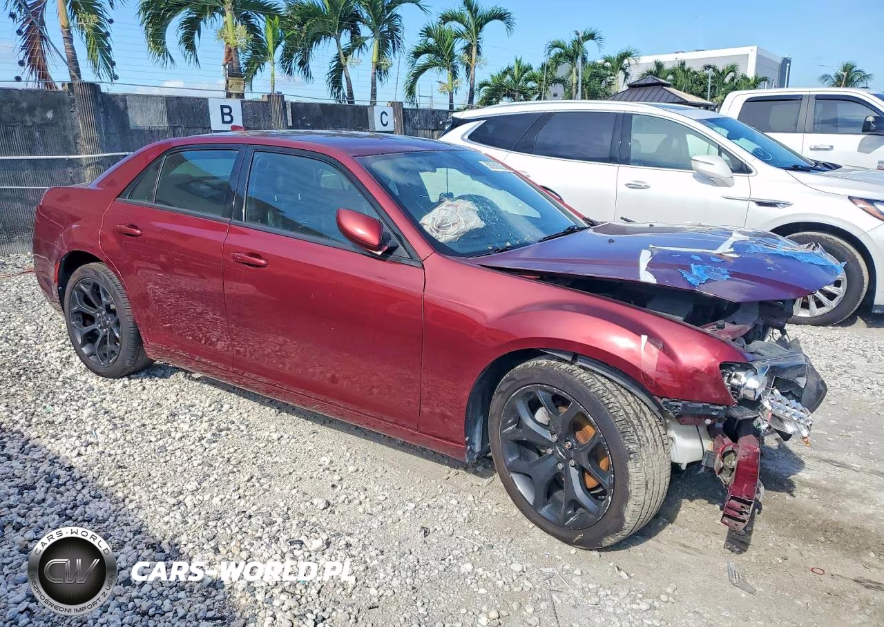 2019 Chrysler 300 S VIN:2C3CCABG5KH654015 - 4