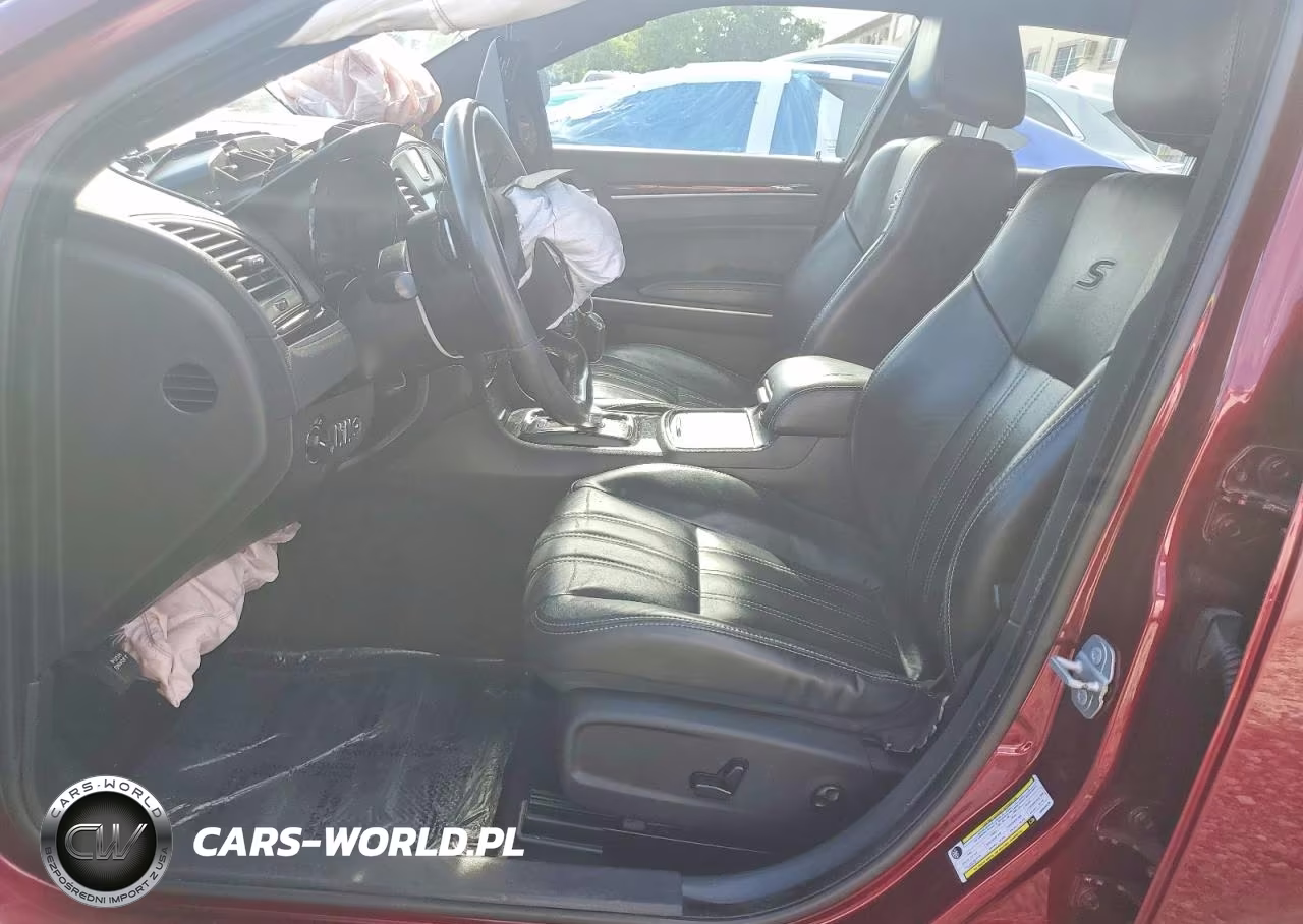 2019 Chrysler 300 S VIN:2C3CCABG5KH654015 - 7