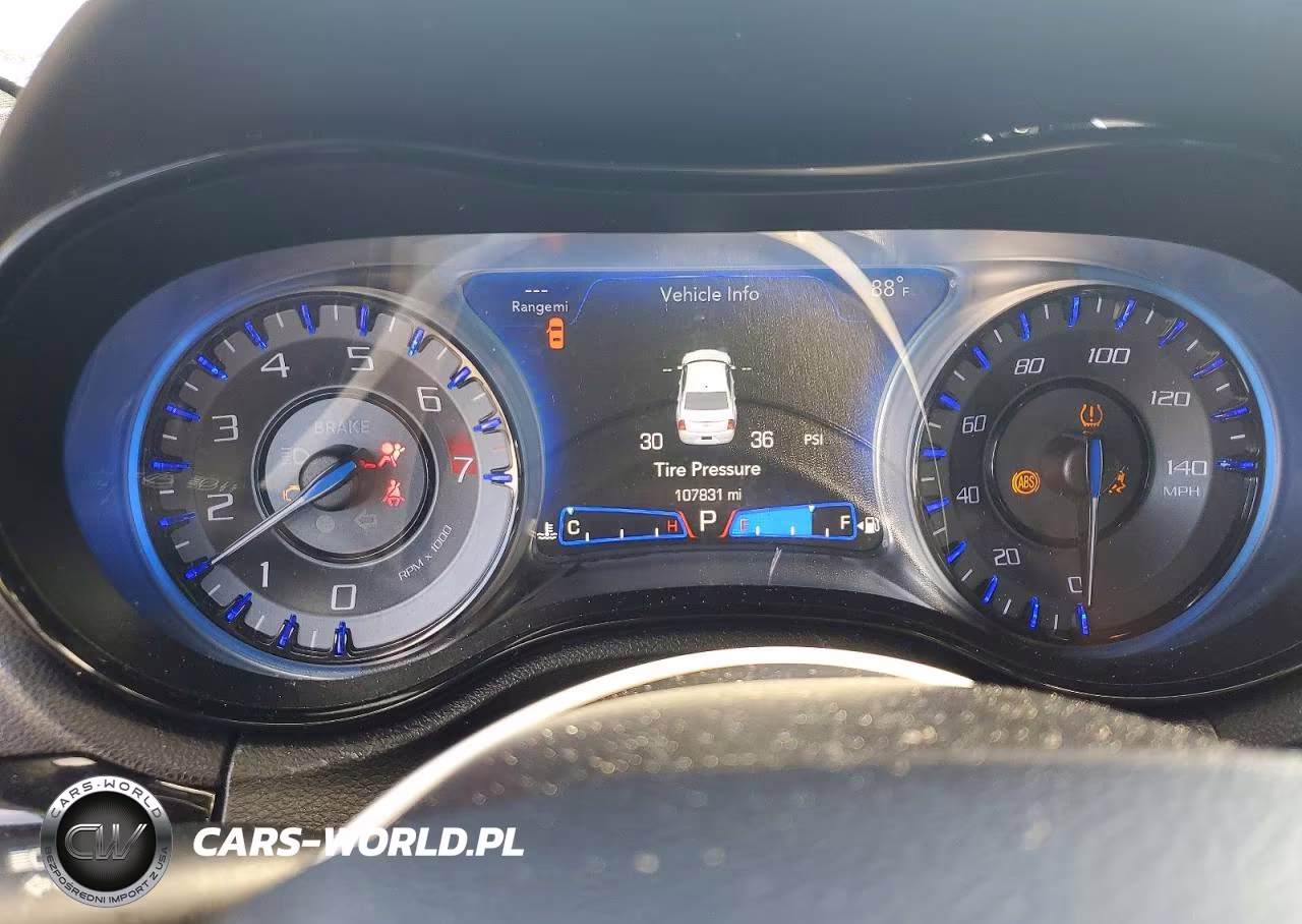 2019 Chrysler 300 S VIN:2C3CCABG5KH654015 - 9
