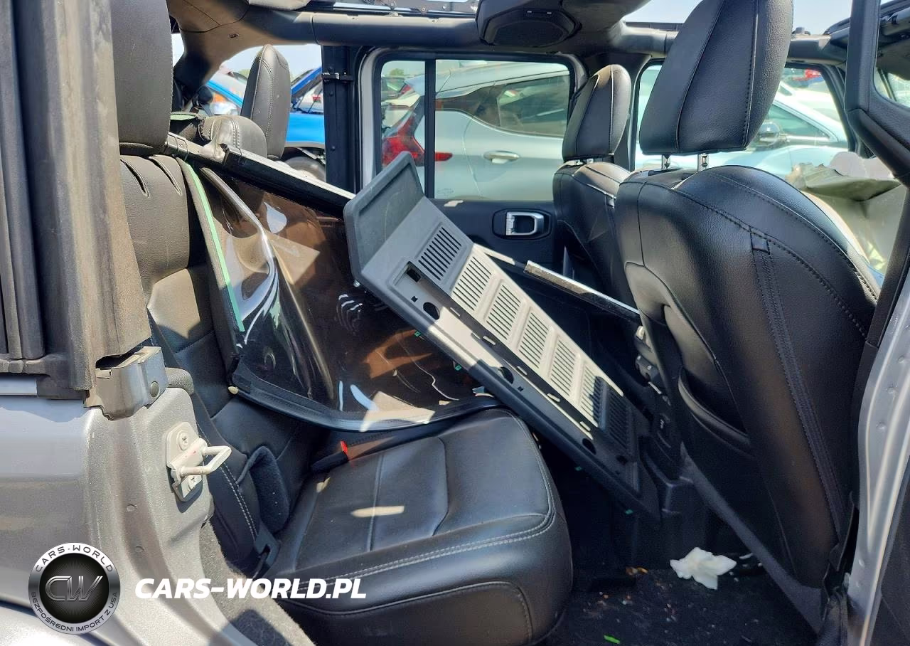 2020 Jeep Wrangler Unlimited Sahara VIN:1C4HJXENXLW203301 - 10