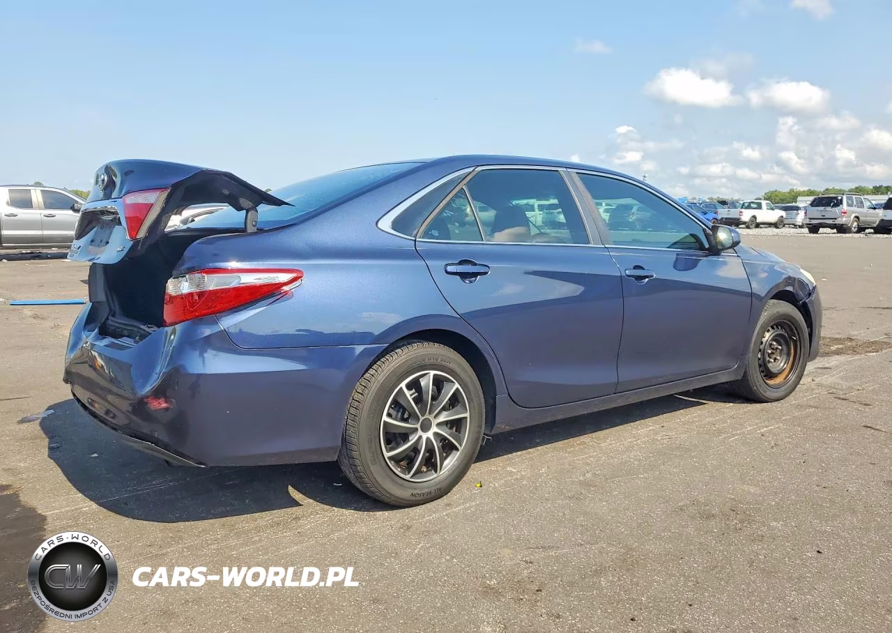 2016 Toyota Camry Le VIN:4T1BF1FK3GU529415 - 3
