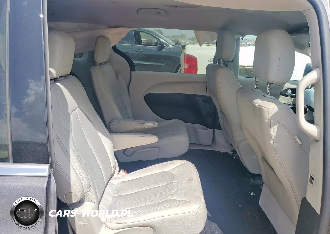 2017 Chrysler Pacifica Touring VIN:2C4RC1DG7HR533704 - 11