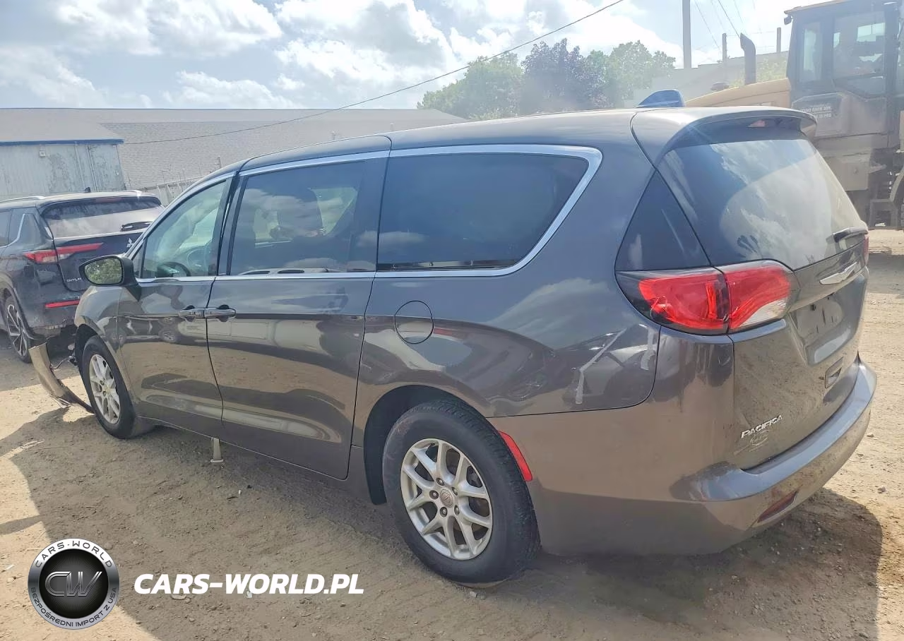 2017 Chrysler Pacifica Touring VIN:2C4RC1DG7HR533704 - 2