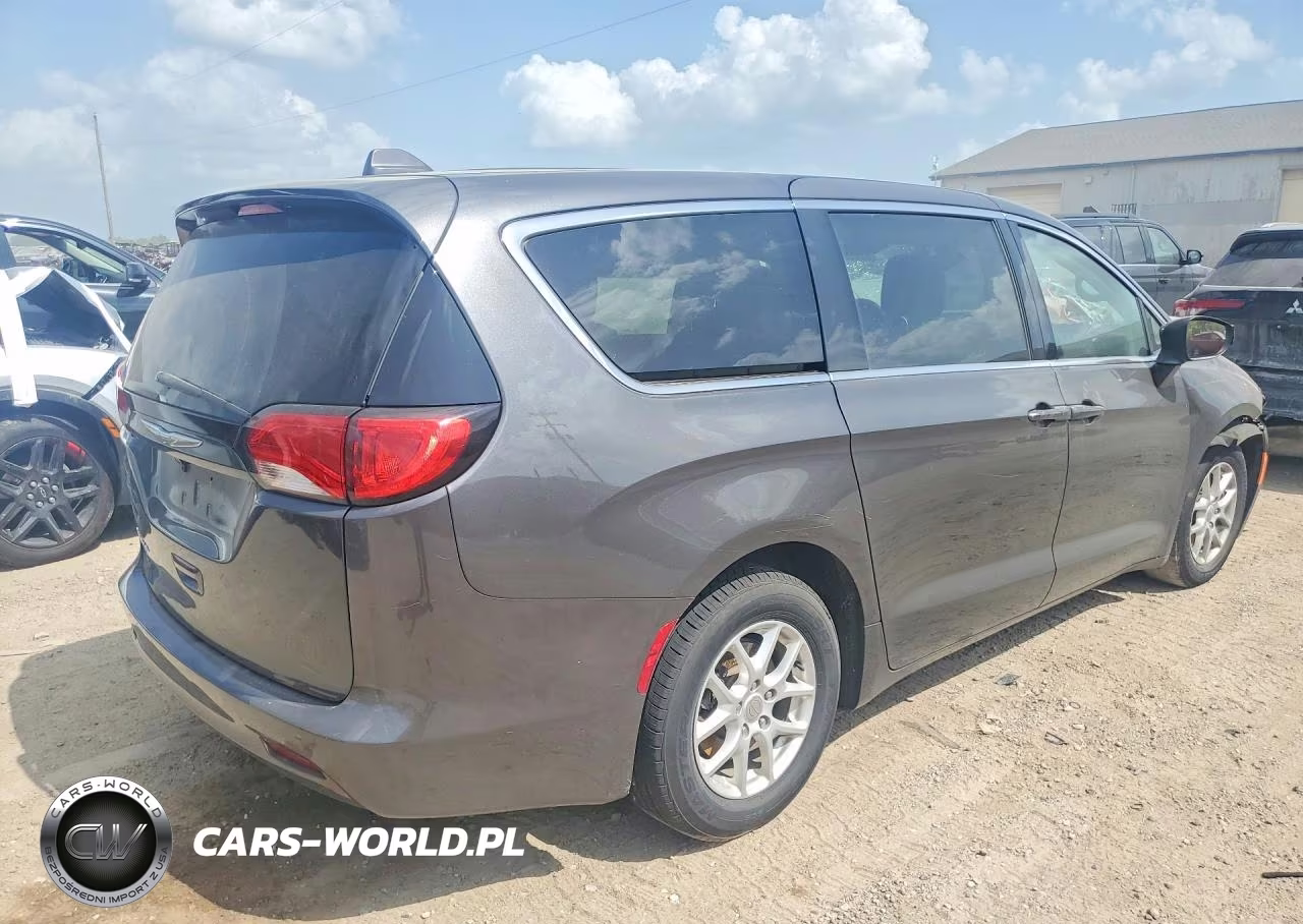 2017 Chrysler Pacifica Touring VIN:2C4RC1DG7HR533704 - 3