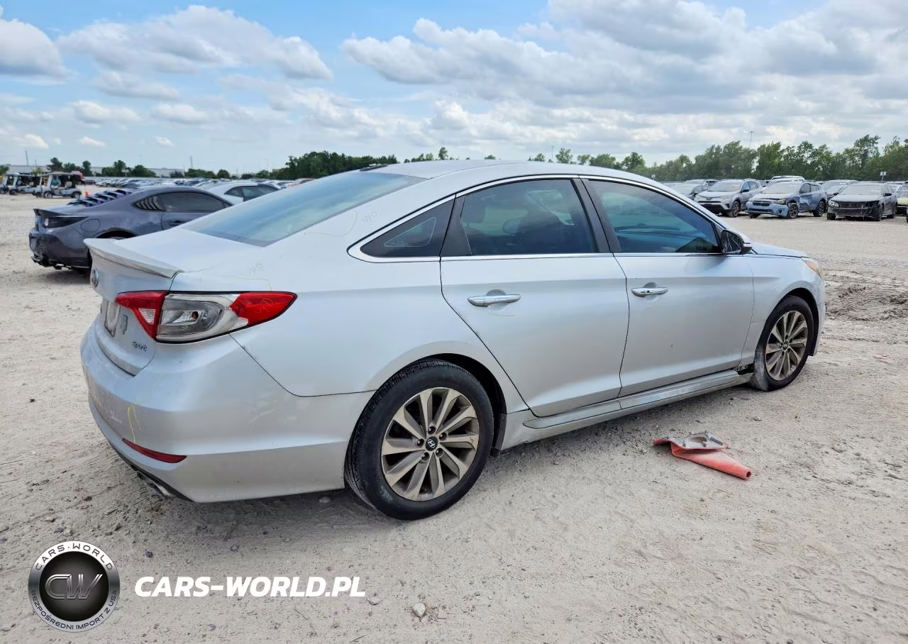 2015 Hyundai Sonata Sport VIN:5NPE34AF4FH126123 - 3