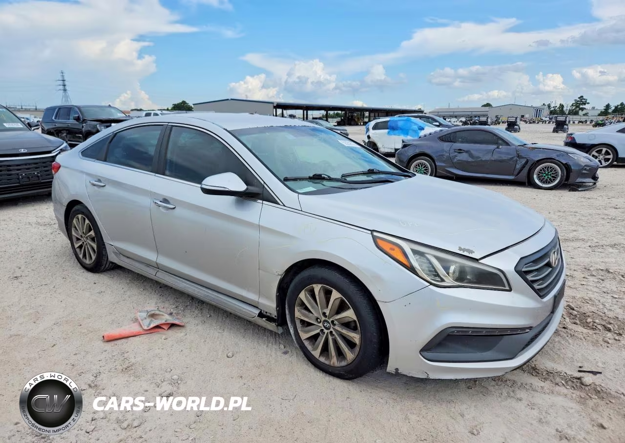 2015 Hyundai Sonata Sport VIN:5NPE34AF4FH126123 - 4