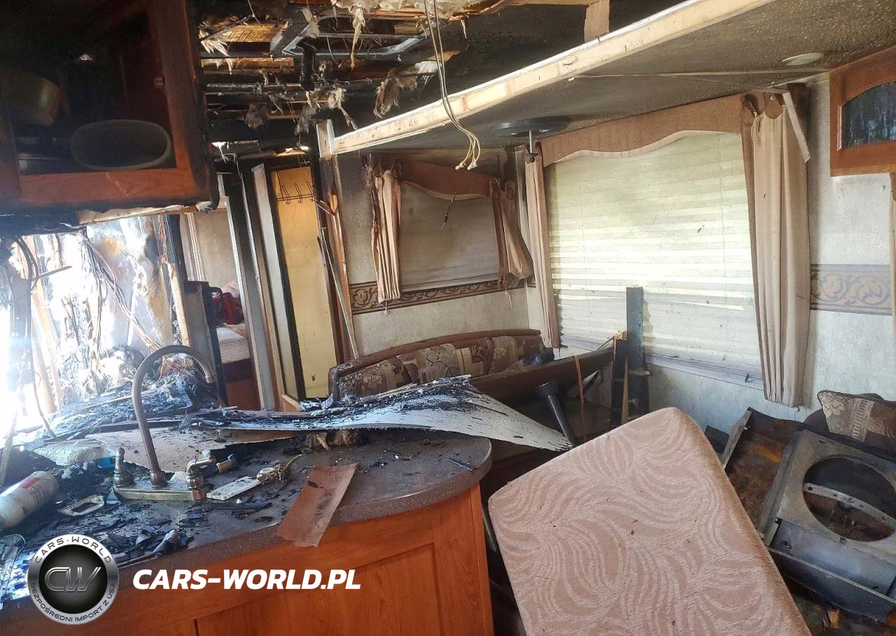 2012 Keystone Sprinter Camper VIN:4YDT32724C1531169 - 8