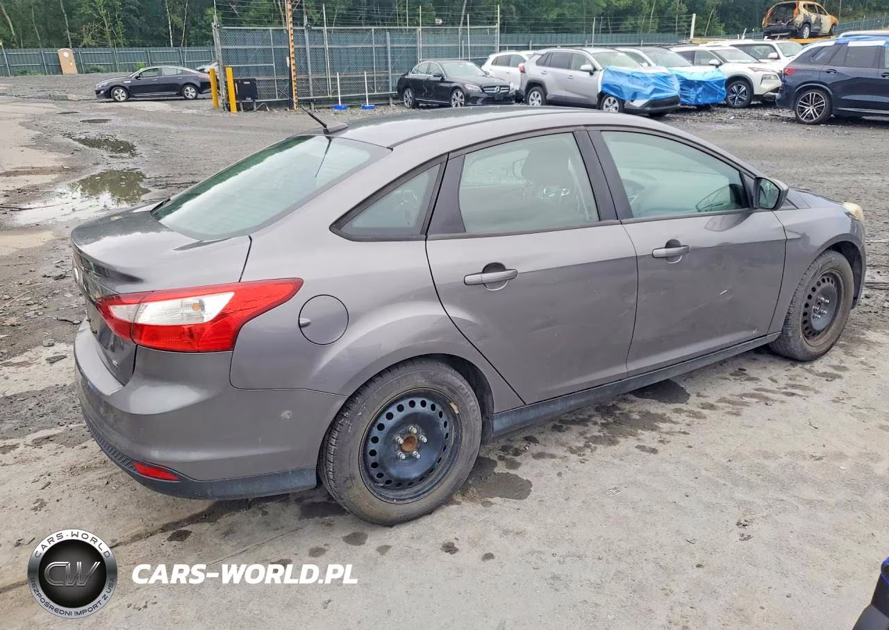 2012 Ford Focus Se VIN:1FAHP3F20CL146514 - 3
