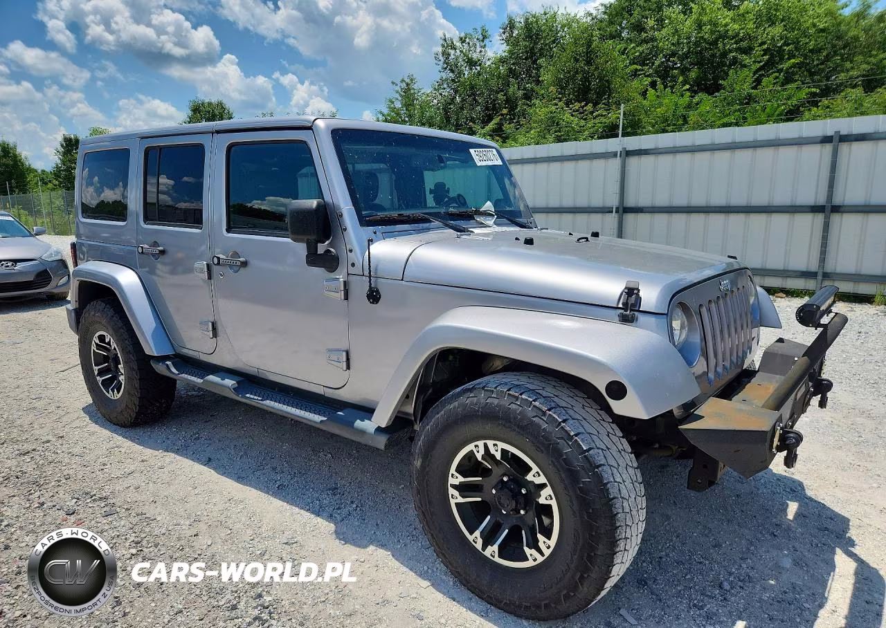 2015 Jeep Wrangler Unlimited Sahara VIN:1C4HJWEG2FL707004 - 4