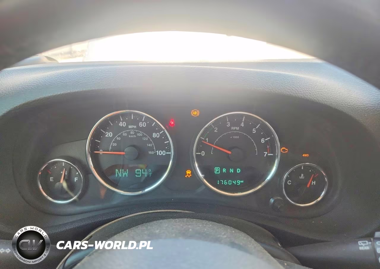 2015 Jeep Wrangler Unlimited Sahara VIN:1C4HJWEG2FL707004 - 9
