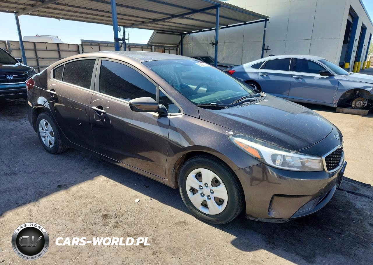 2018 Kia Forte Lx VIN:3KPFL4A71JE180926 - 4